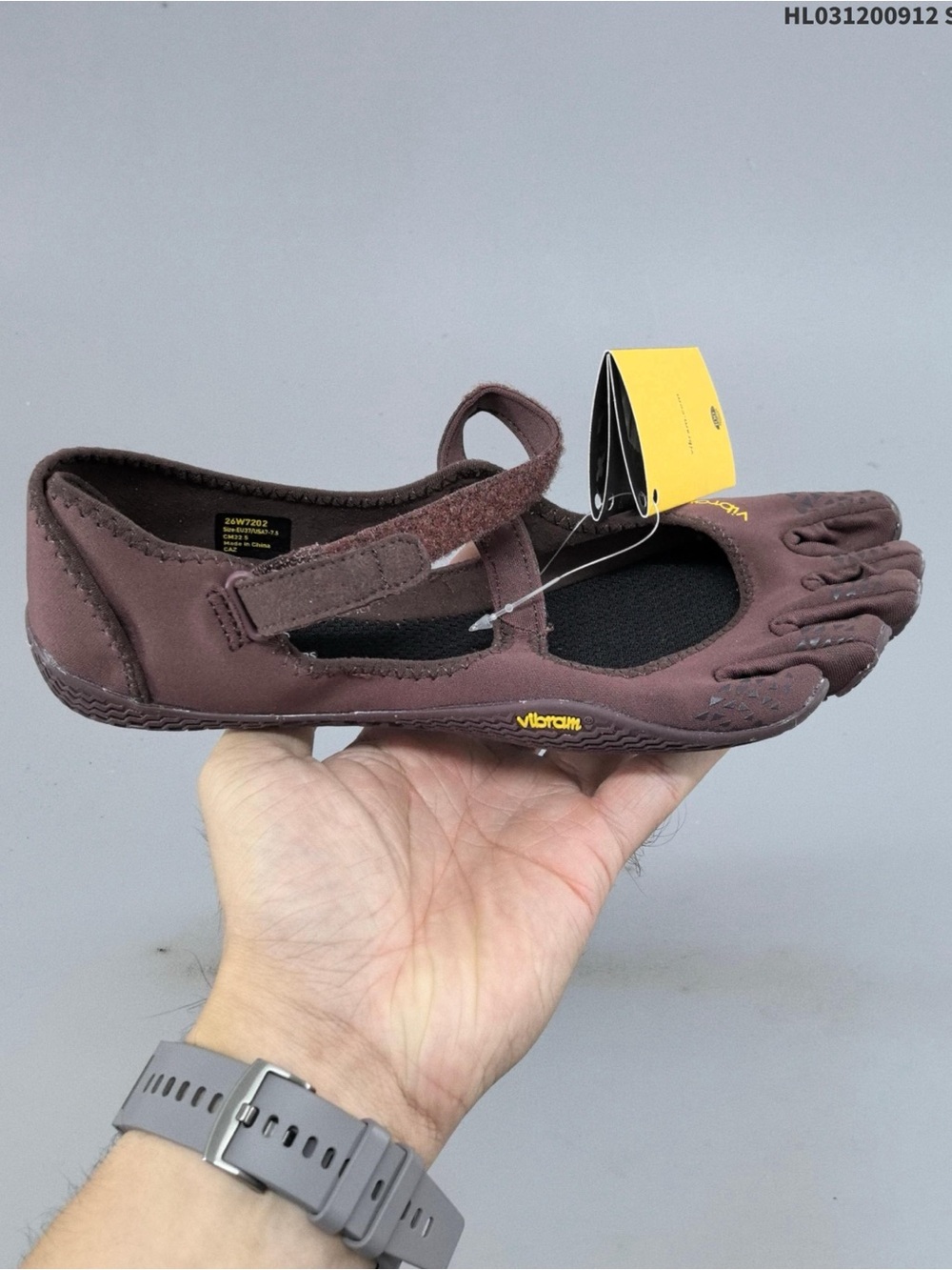 Vibram Women’s FiveFingers Mary Jane in Brown